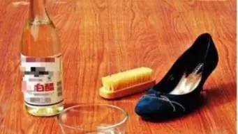 新买的高跟鞋皮质很硬，怎样可以让皮软些？