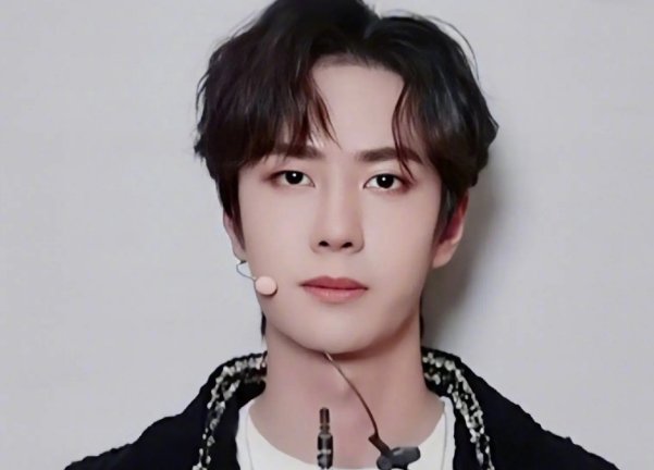 王一博一年官宣四部电影，为何他工作这么拼？