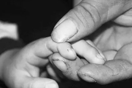 男子疑熟睡时被老鼠咬破头，家有老鼠该如何处理？被老鼠咬伤要怎么办呢？