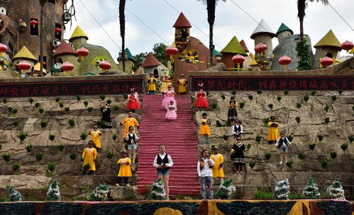 63个袖珍人在景区表演谋生，袖珍人就业有多难？