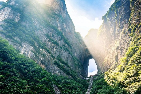 张家界天门山自行车赛坠亡女骑手遗体还乡，这些骑手的安全性该如何保障？