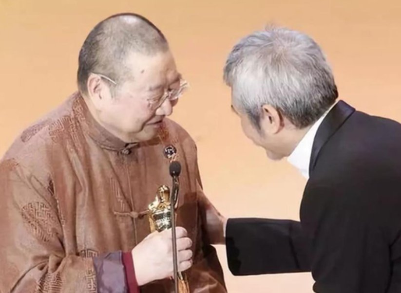 林青霞写文章悼念倪匡，她的眼中倪匡是一个怎样的人？