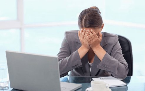 一直是2个人干的活，现在变成一个人干，工资没涨，你还会坚持下去吗？