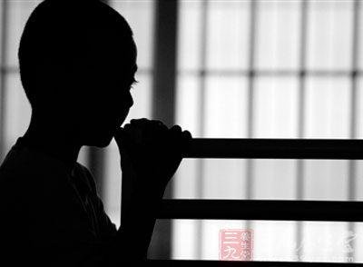 女孩被人点燃头发，涉案人员是否存在心理问题？