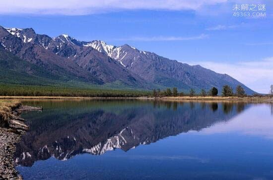 伊拉克血湖，是不是这里是否上演过令人KB的暴行，导致湖水被鲜血染成红色？