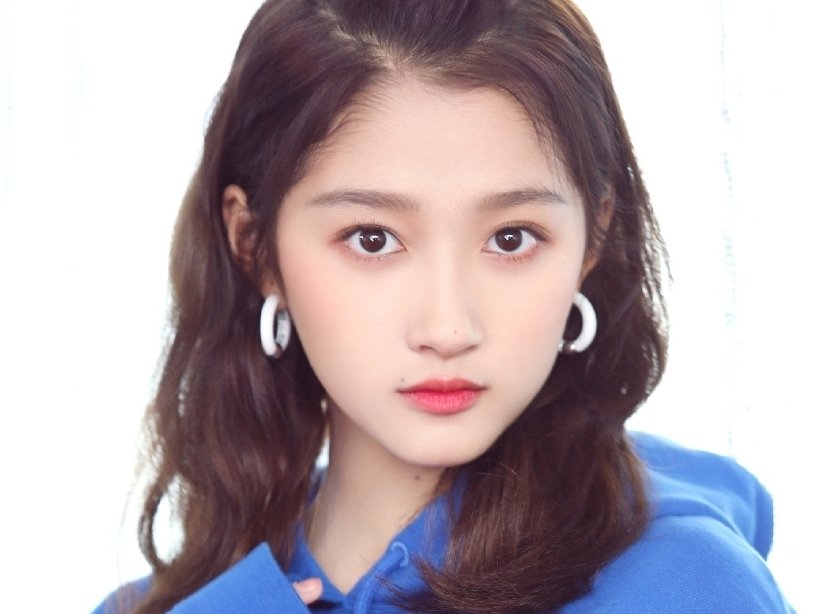 24岁关晓彤晒近照庆生，圈内都有哪些好友送去了祝福？