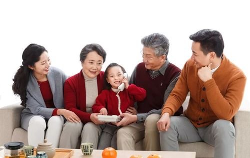 亲戚用手机发过年红包你却忘记领，在这种情况下该怎么做才能不尴尬？