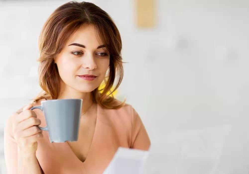 女生素颜不化妆竟然被领导说邋遢，你觉得上班有没有必要化妆？