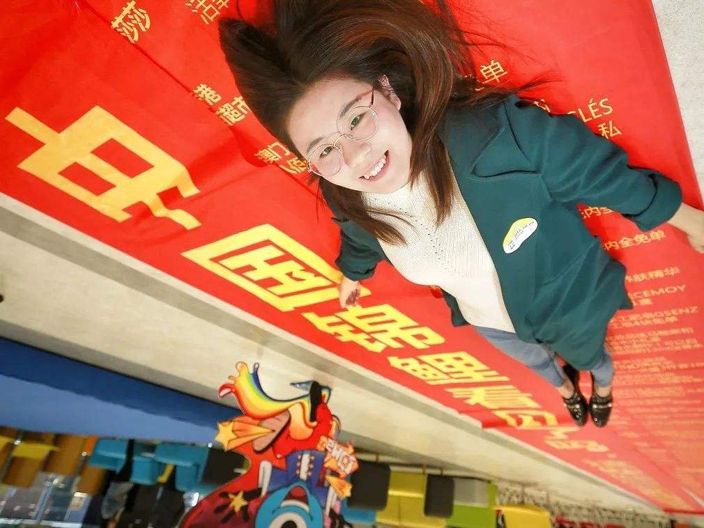 信小呆回应被指卖惨称不想再被打扰，走红后她的生活发生了怎样的变化？