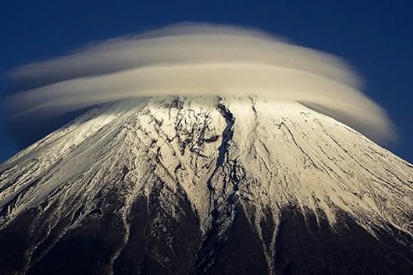 山西天空巨型玫瑰云：漂浮了一个多小时，这是什么原因形成的？