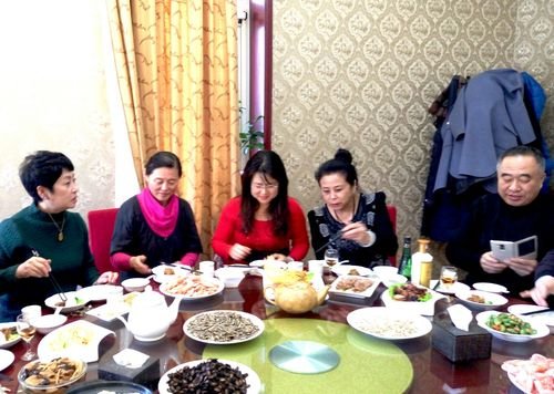 亲戚用手机发过年红包你却忘记领，在这种情况下该怎么做才能不尴尬？