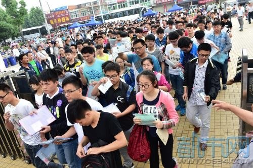 委员建议高考可以让学生选择性考试，你支持这一建议吗？