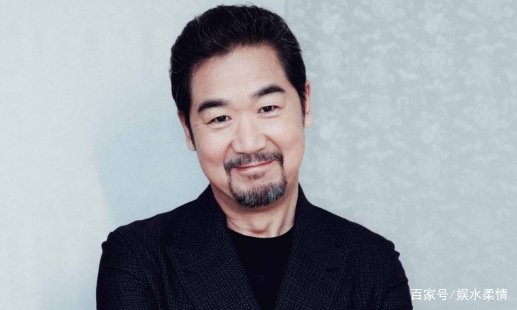 虞书欣自曝想插队火锅店，结果惨遭店家拒绝，你认同店家的做法吗？