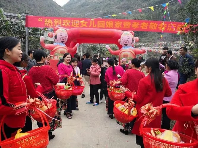 孩子满月，婆家40多人盛装送儿媳回娘家，你对这一幕最大的感触是什么？