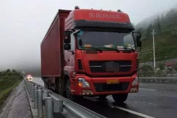 一货车司机因高速封闭，被困20天后死亡，疫情封控下如何保障人们的安全？