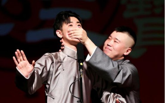 郭德纲的干女婿，张鹤帆是怎样在德云社两个队挑大梁的？