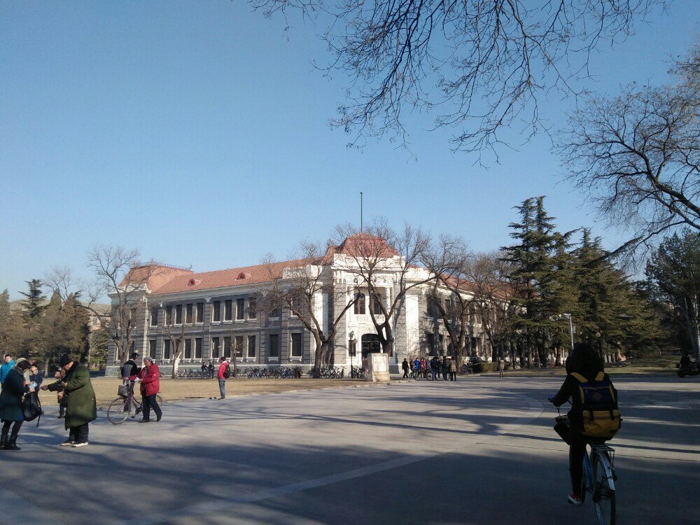 你如何看待清华大学将压缩文科博士生规模这件事？