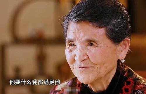 杨子曝集团第一笔资金靠妈妈制衣赚来的，他妈妈究竟有多传奇？
