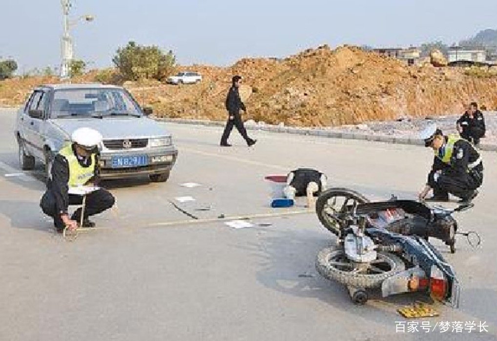 安徽一轿车高速上爆胎，一家六口当场丧命，此事给予了我们什么警示？