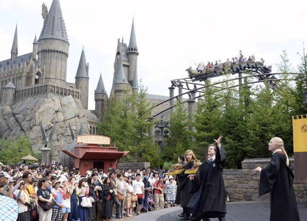 北京环球影城开园，游客狂奔入园，环球影城为何如此受欢迎？