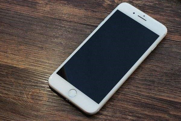 iPhone11今日开卖绿色紫色已无现货，都说抵制苹果为何还能有这么高的销量？