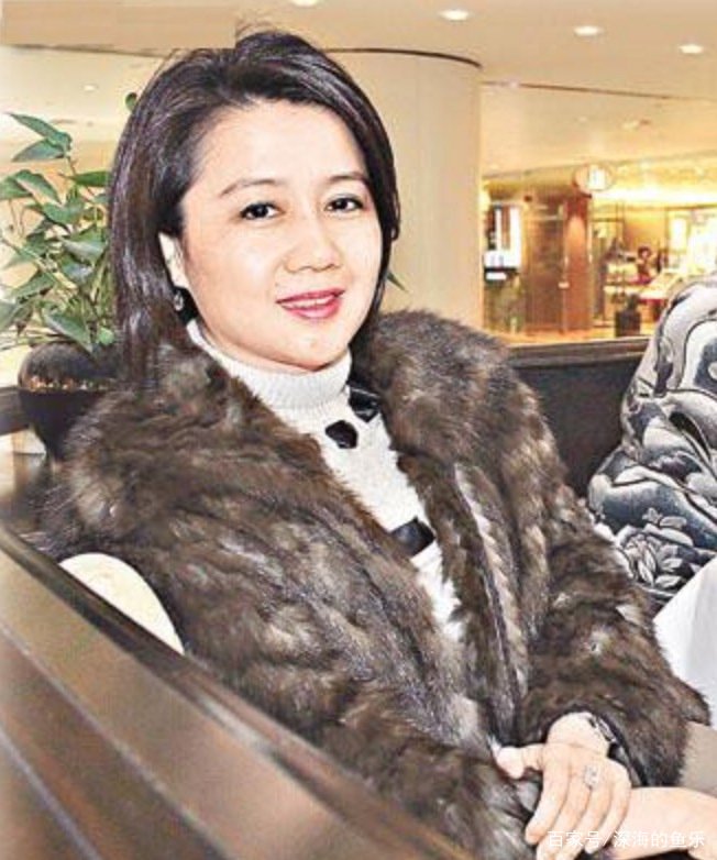 赌王把儿子放国外隐藏30年,明明是梁安琪亲生,为何让何超琼照顾?