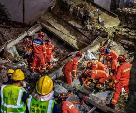 重庆武隆食堂坍塌16死十伤，现场散落2米巨石，后续救援工作进行的如何