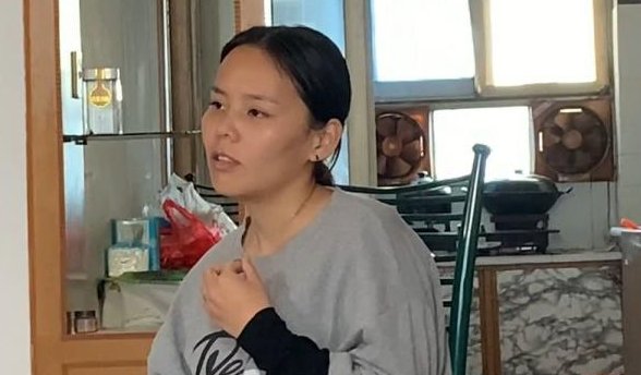 姚策妻子回应曾拉黑养母，你能理解她拉黑养母的行为吗？