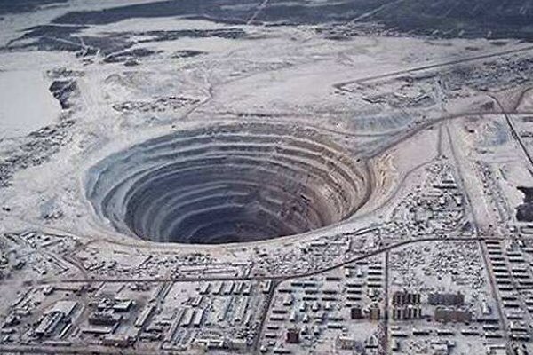 地底1万米之下，到底有些什么？