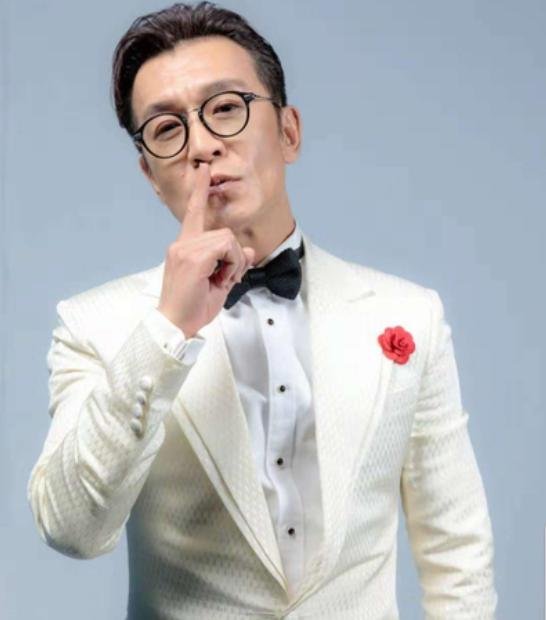 李咏因何去世？高晓松发文揭露真实死因，本人12字怒斥“无耻”，为什么？