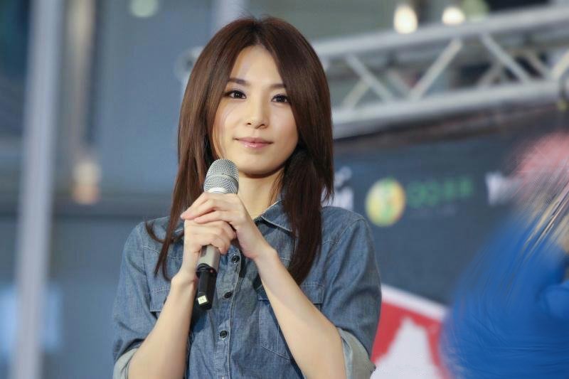 有首歌，女唱，歌词：可以叫我疯子不要叫我傻子。求歌名完整歌词