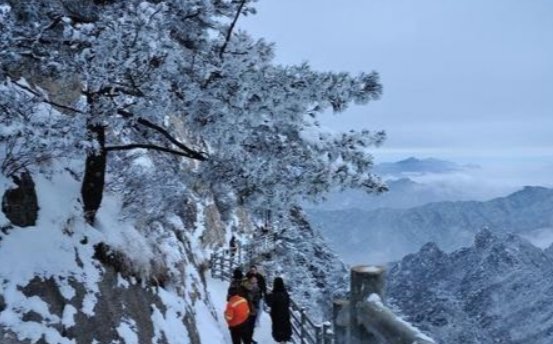 河南多地景区飘起鹅毛大雪，瑞雪代表着什么？