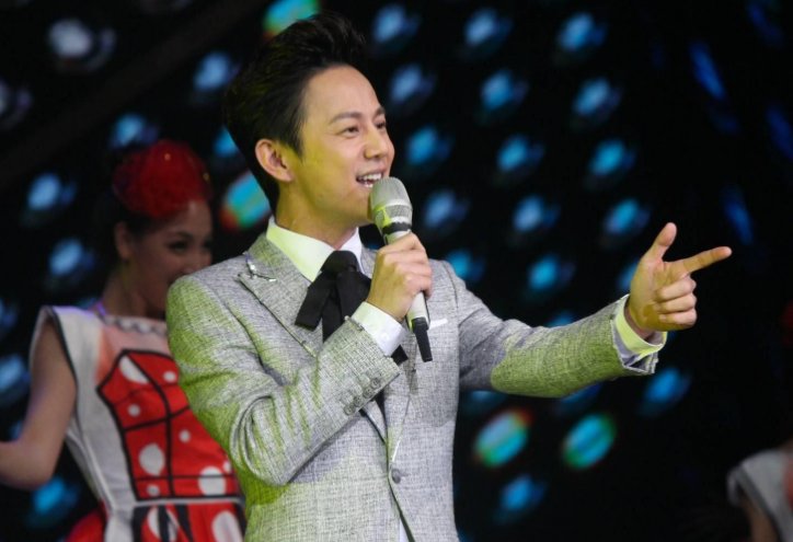 撒贝宁在节目中说何炅是他的假想敌，撒贝宁怎会如此走心？