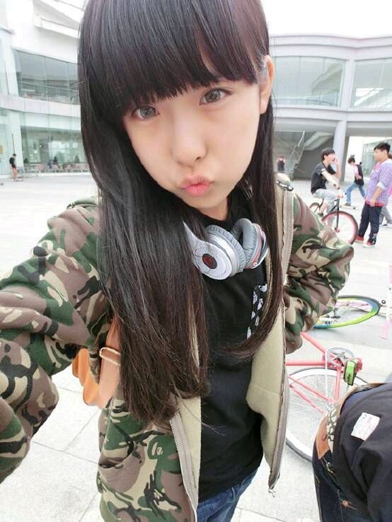 这女的是网红吧，叫什么名字?急!!!!