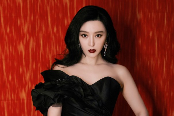 华鼎奖范冰冰颁奖嘉宾的身份被换，这说明了什么？