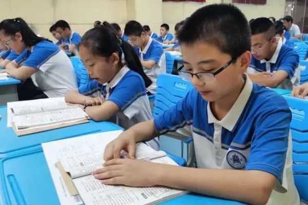 扼腕是什么意思