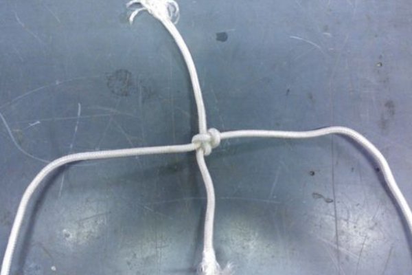 如何用一条绳子打死结？