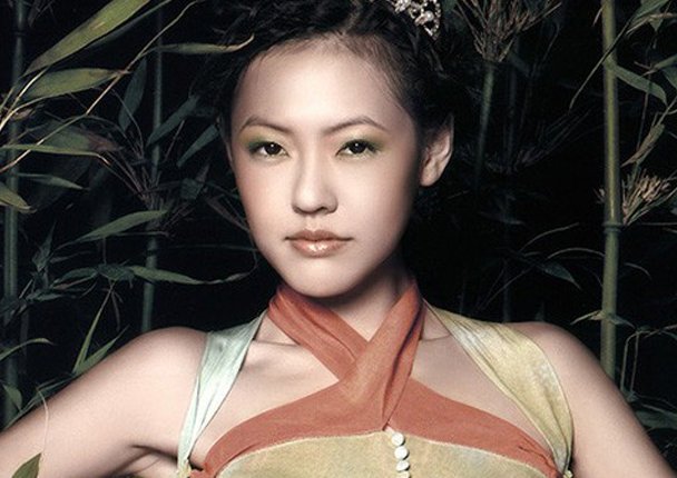 小S终于放弃抵抗肯自然老去！肿脸肿到没眼看，这是怎么了呢？