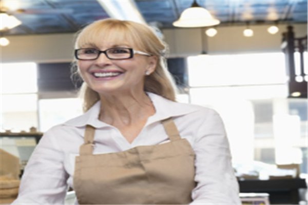 女员工不想跳舞被辞退，如果你遇到这样的事情怎么做？