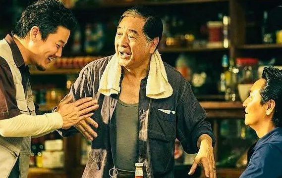 误杀这部电影里，最后颂叔的镜头是什么意思？