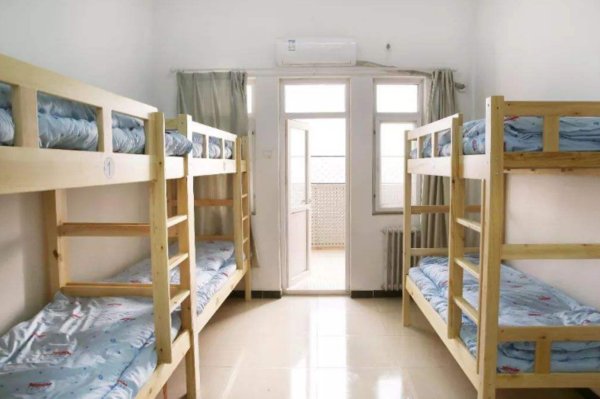 湘潭大学回应强制大四毕业生换10人寝：具体情况还在研究，住宿条件如何？