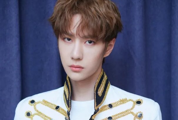 王一博一年官宣四部电影，为何他工作这么拼？