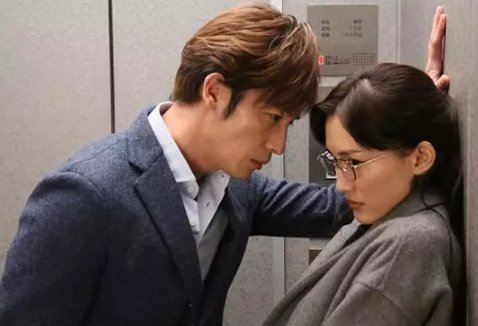 壁咚是什么意思啊