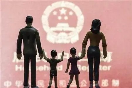 委员建议对生育孩子家庭按月发补贴，这可以给家庭减轻哪些负担