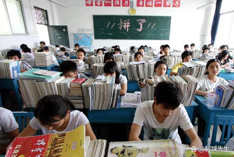 高考开始后，家长在校门口陪考对孩子有什么帮助？