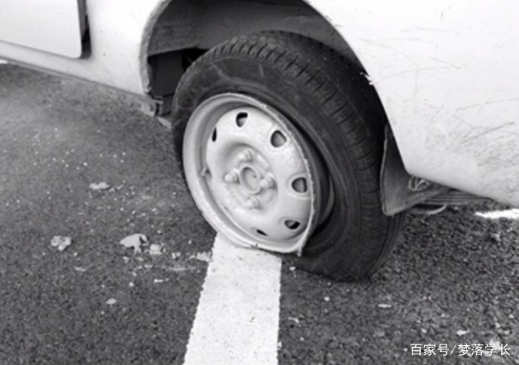 安徽一轿车高速上爆胎，一家六口当场丧命，此事给予了我们什么警示？