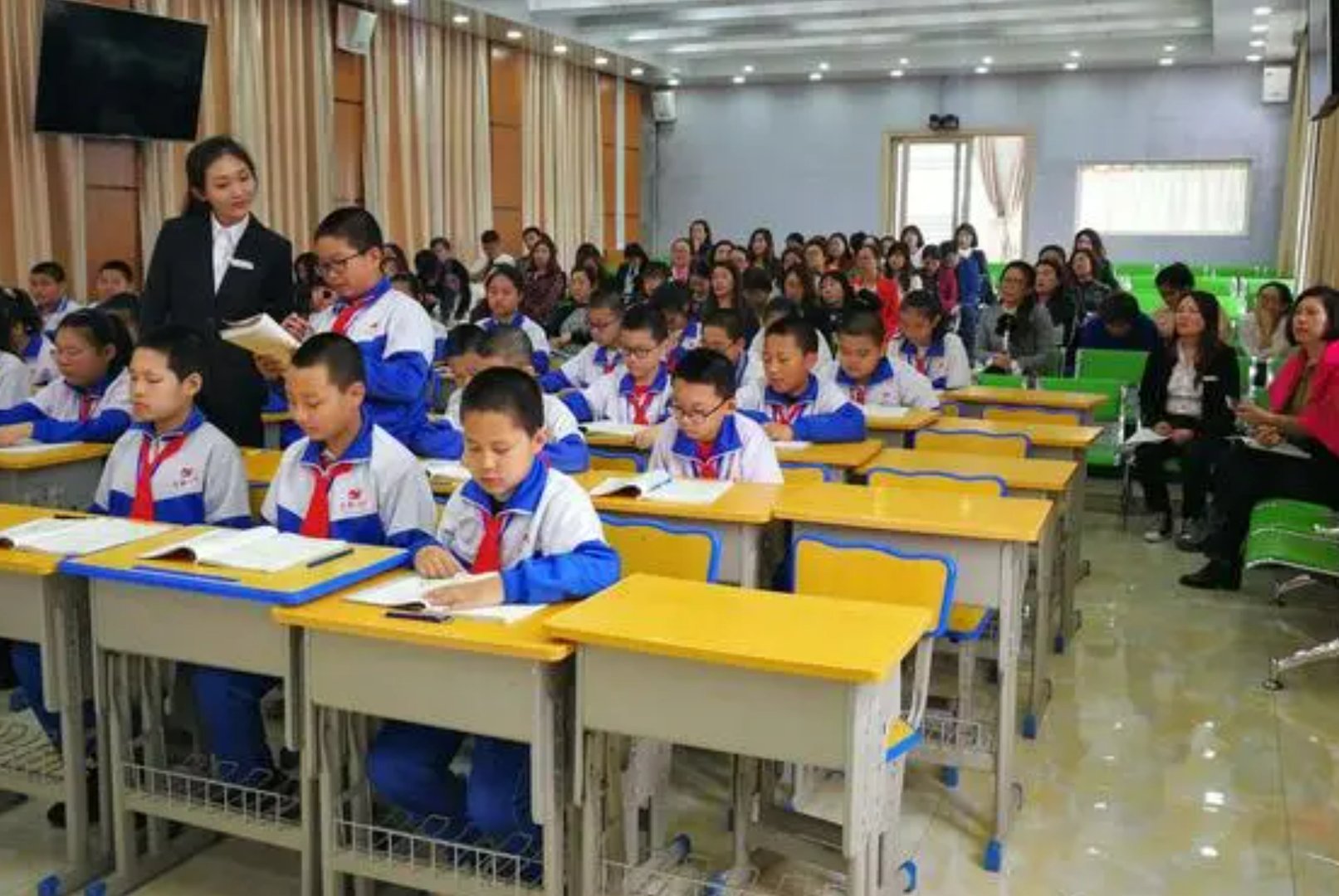 叽哩咕噜的意思