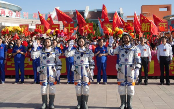 神十四3名航天员顺利进驻天和核心舱，他们与神十三的任务有何不同？