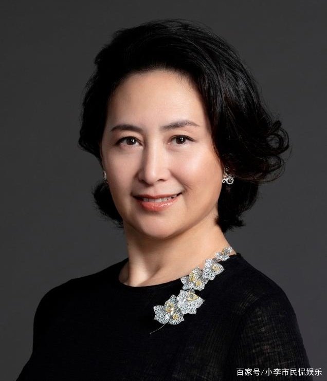 为什么赌王的女儿何超琼为陈百强扶灵