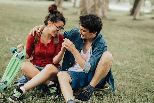 女朋友说我交的都是狐朋狗友我该跟她分手吗？